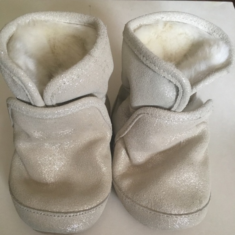 18-24 mo Robeez fur lined boots